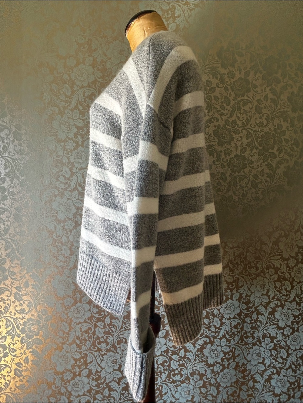 Dex Grey & White Striped Oversized Knit Pullover Sweater - Size M - Picture 3 of 8